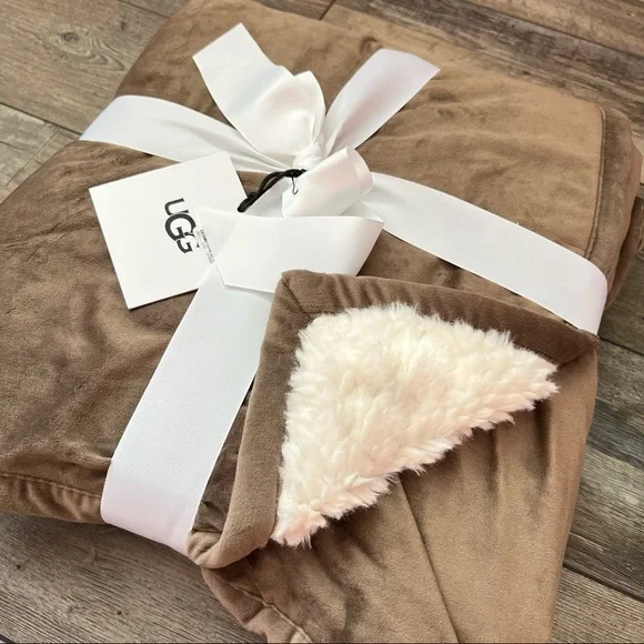 UGG Bedding Ugg Bliss Sherpa Throw Blanket Fawn Brown Beige
